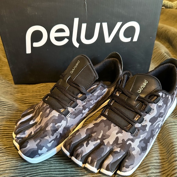peluva Other - Mens peluva toe shoes